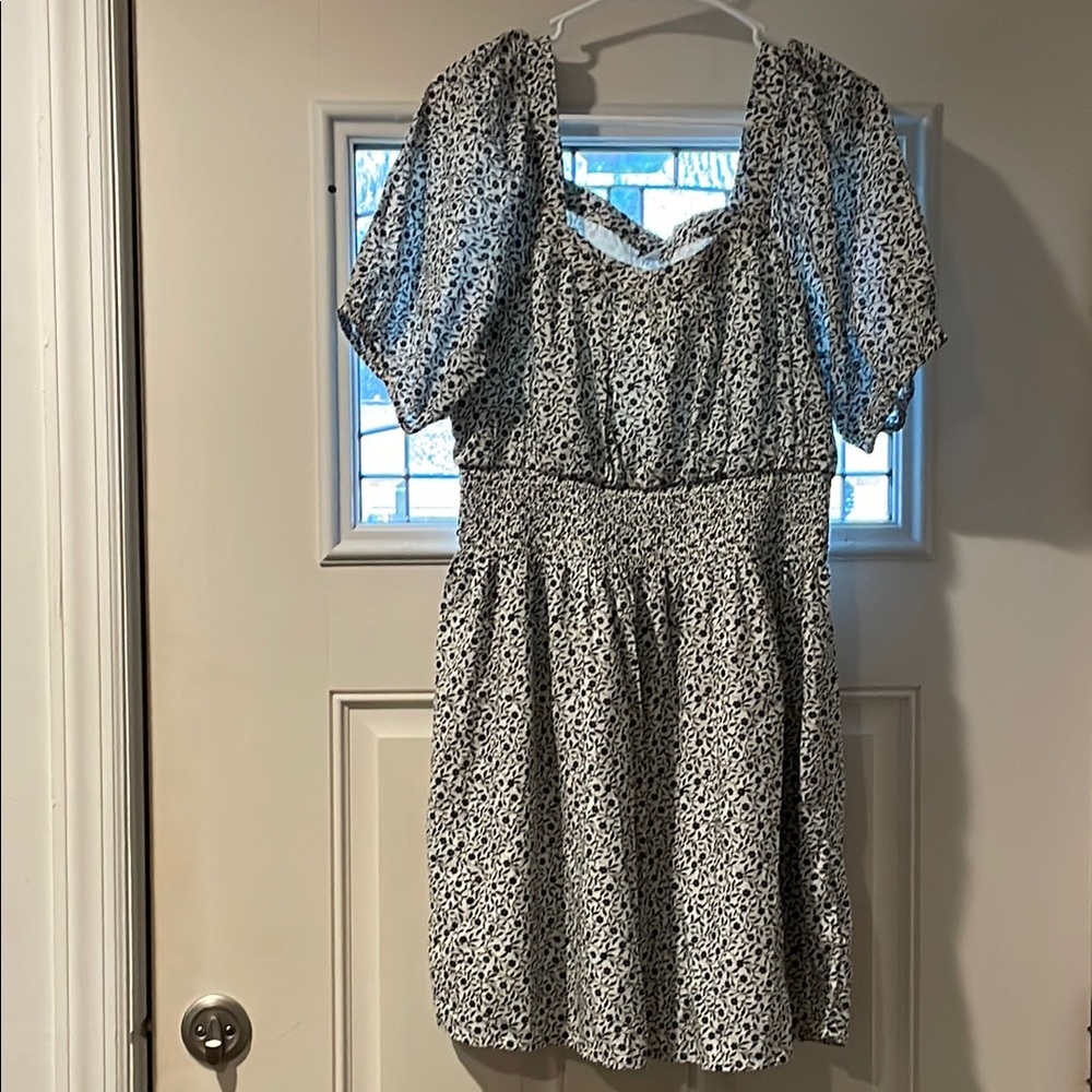Elegant Black and White Floral Dress

Worn 1 time